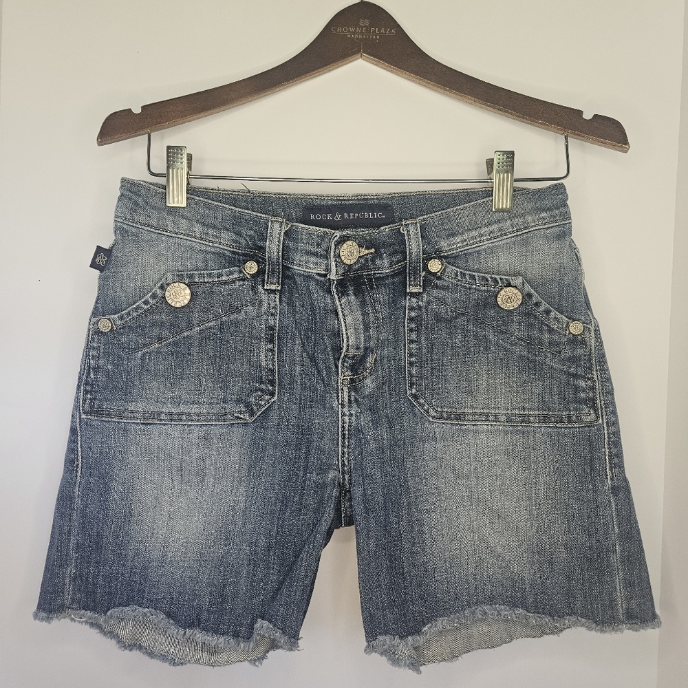 Rock & Republic "Stinger" Women's Medium Wash Blue Denim Shorts Sz. 6 Raw Edge